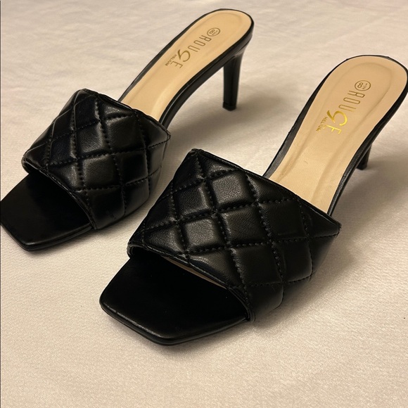Rouge Helium Black Quilted Women's Slide Sandals
Size 8.5 Scratch on right shoe - Picture 8 of 8